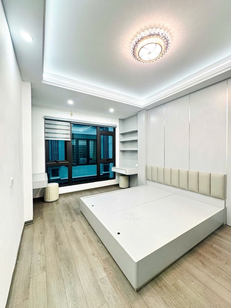 Bán nhà Đường Láng - diện tích 36.1m2 5 tầng - Ô tô tránh - giá 15,5 tỷ