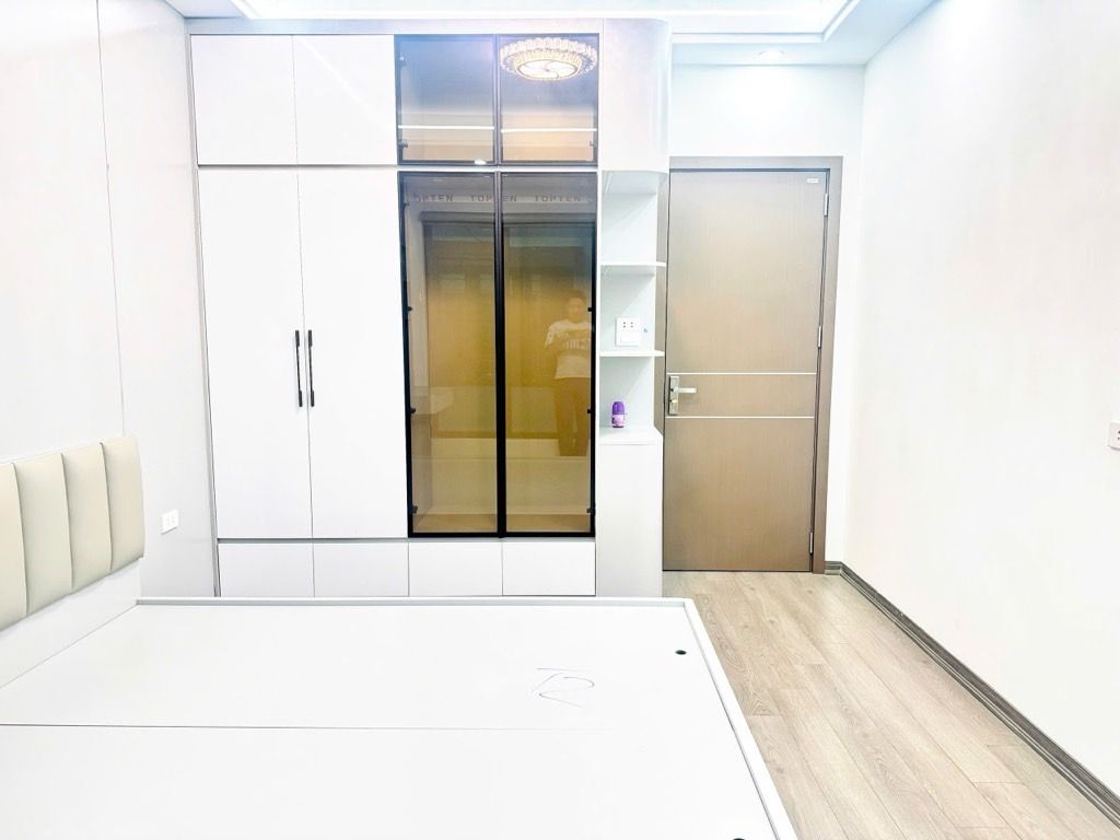 Bán nhà Đường Láng - diện tích 36.1m2 5 tầng - Ô tô tránh - giá 15,5 tỷ