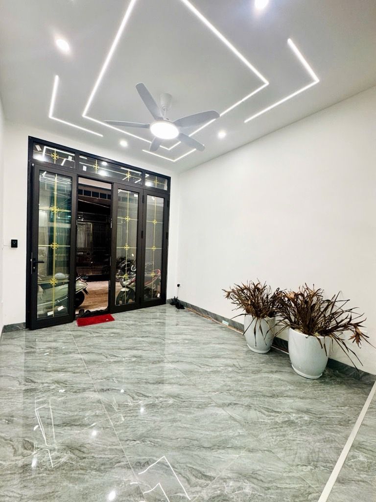 Bán nhà Đường Láng - diện tích 36.1m2 5 tầng - Ô tô tránh - giá 15,5 tỷ