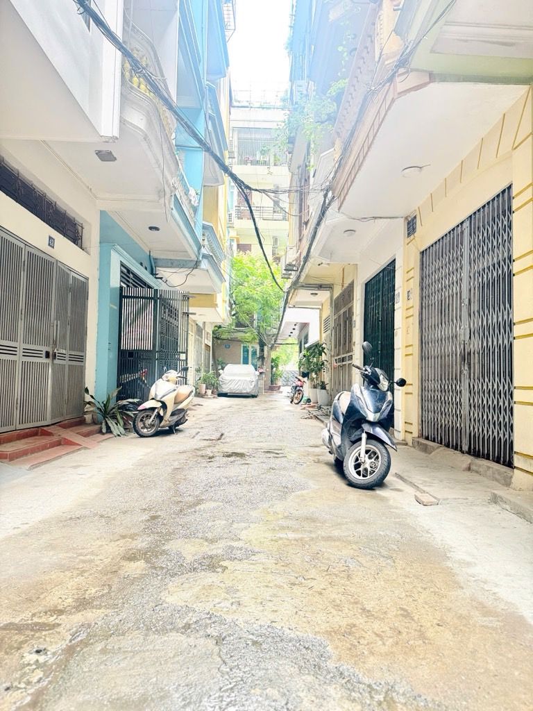 Bán nhà Đường Láng - diện tích 36.1m2 5 tầng - Ô tô tránh - giá 15,5 tỷ