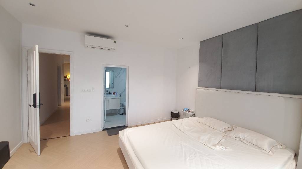 Bán nhà Thái Hà - diện tích 123.3m2 1 tầng - ô tô tránh - giá 13,5 tỷ