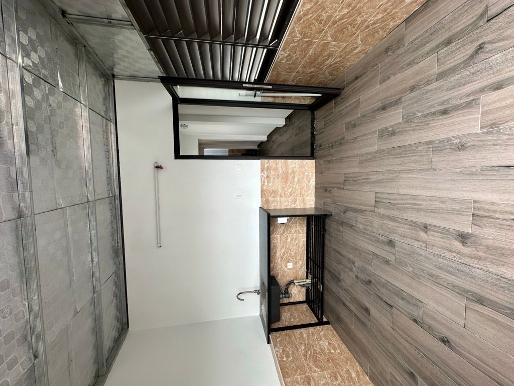 Bán nhà Đông Thiên - diện tích 36m2 5 tầng - Nhà đẹp hiếm có - giá 8,3 tỷ