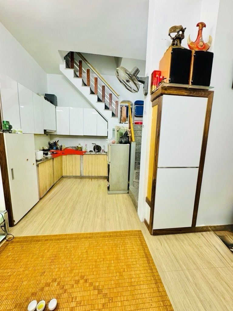 Bán nhà Nguyễn Đức Cảnh - diện tích 33m2 3 tầng - Mặt ngõ ba gác - giá 3,5 tỷ