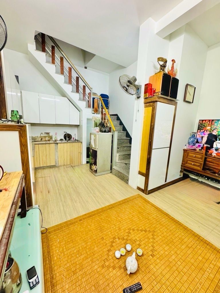 Bán nhà Nguyễn Đức Cảnh - diện tích 33m2 3 tầng - Mặt ngõ ba gác - giá 3,5 tỷ