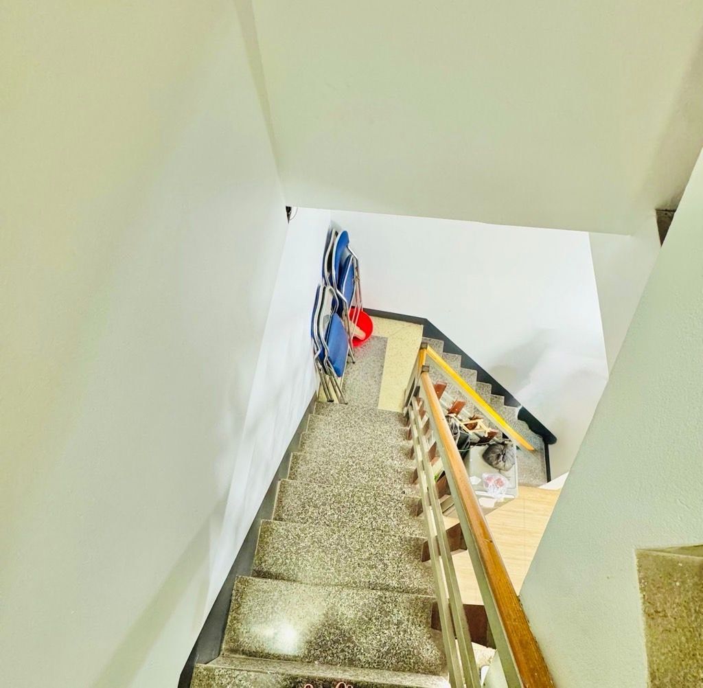 Bán nhà Nguyễn Đức Cảnh - diện tích 33m2 3 tầng - Mặt ngõ ba gác - giá 3,5 tỷ