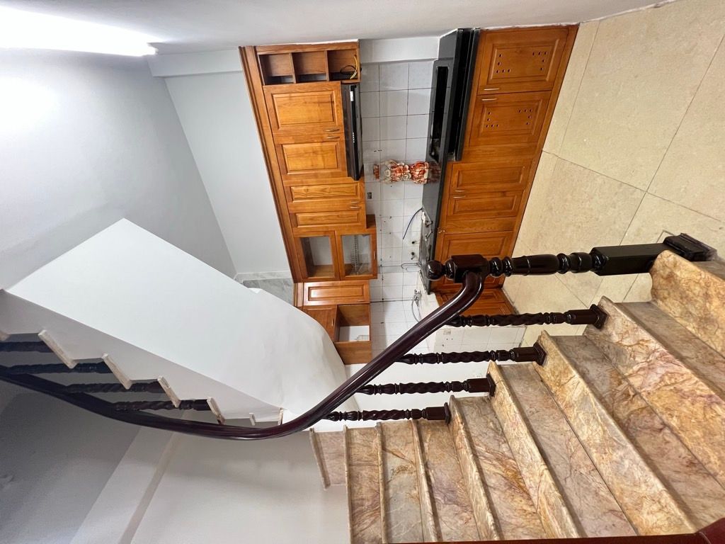 Bán nhà Giáp Bát - diện tích 21m2 5 tầng - ô tô tránh - giá 5,8 tỷ