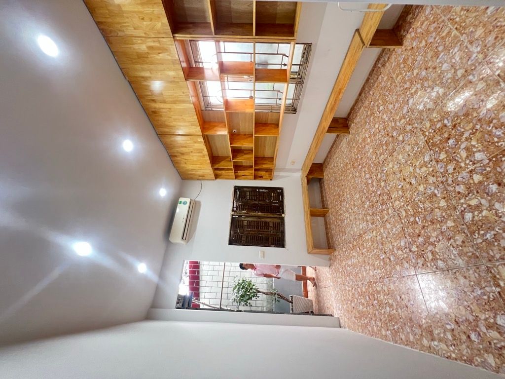 Bán nhà Giáp Bát - diện tích 21m2 5 tầng - ô tô tránh - giá 5,8 tỷ