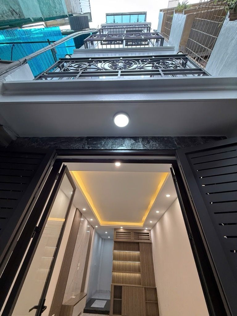 Bán nhà Dương văn bé - diện tích 30m2 5 tầng - thang máy - giá 11,8 tỷ