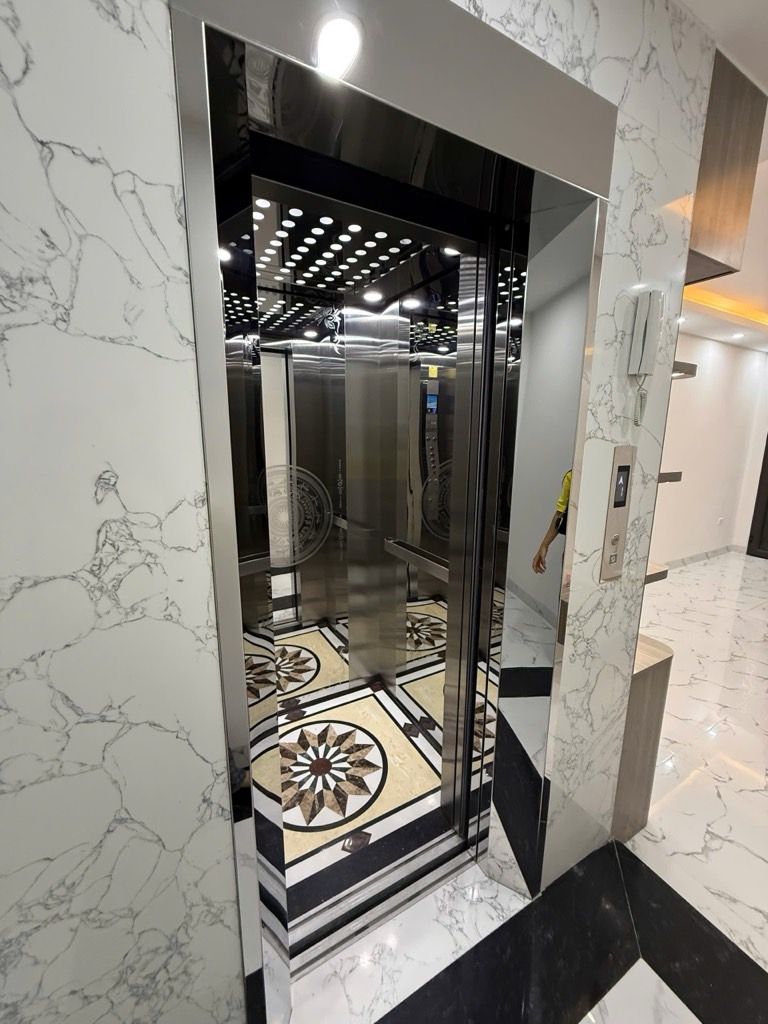 Bán nhà Dương văn bé - diện tích 30m2 5 tầng - thang máy - giá 11,8 tỷ