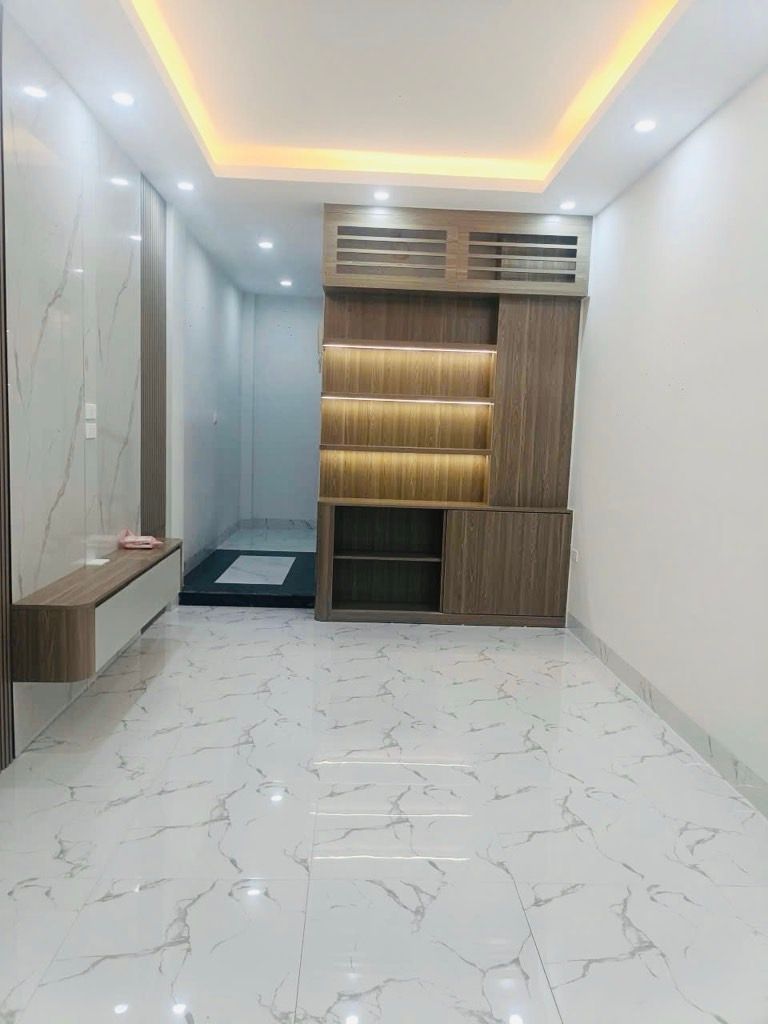 Bán nhà Dương văn bé - diện tích 30m2 5 tầng - thang máy - giá 11,8 tỷ