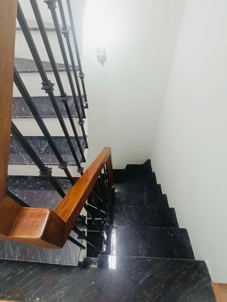 Bán nhà Dương văn bé - diện tích 30m2 5 tầng - thang máy - giá 11,8 tỷ