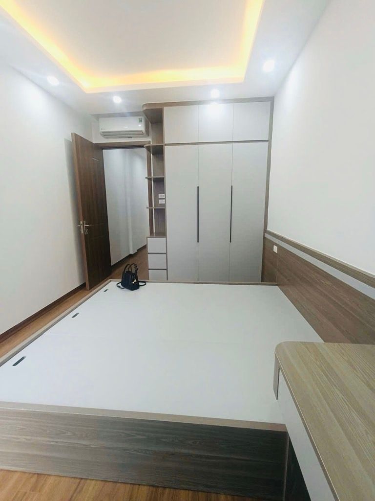 Bán nhà Dương văn bé - diện tích 30m2 5 tầng - thang máy - giá 11,8 tỷ