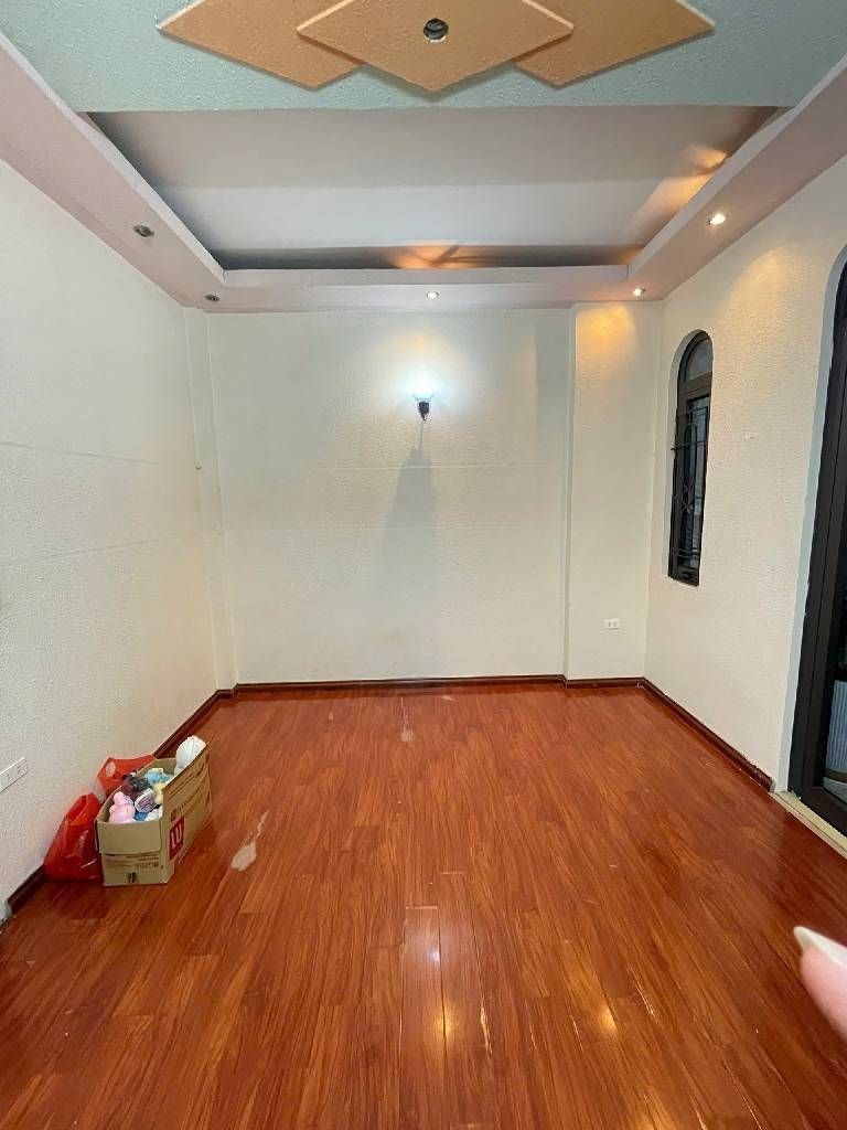 Bán nhà Hoàng Mai - diện tích 38m2 5 tầng - gần ô tô - giá 8,6 tỷ