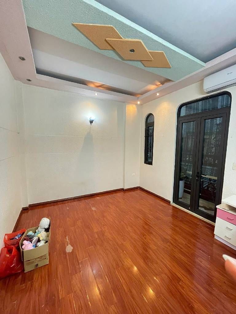 Bán nhà Hoàng Mai - diện tích 38m2 5 tầng - gần ô tô - giá 8,6 tỷ