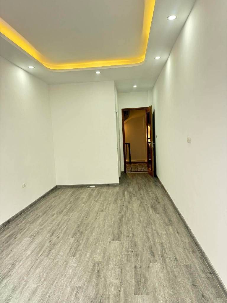 Bán nhà Trương Định - diện tích 34m2 5 tầng - Mặt ngõ thông ô tô, kinh doanh - giá 12,2 tỷ