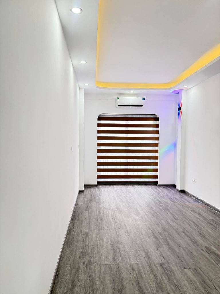 Bán nhà Trương Định - diện tích 34m2 5 tầng - Mặt ngõ thông ô tô, kinh doanh - giá 12,2 tỷ