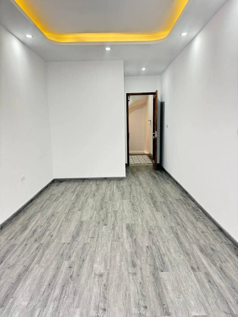 Bán nhà Trương Định - diện tích 34m2 5 tầng - Mặt ngõ thông ô tô, kinh doanh - giá 12,2 tỷ