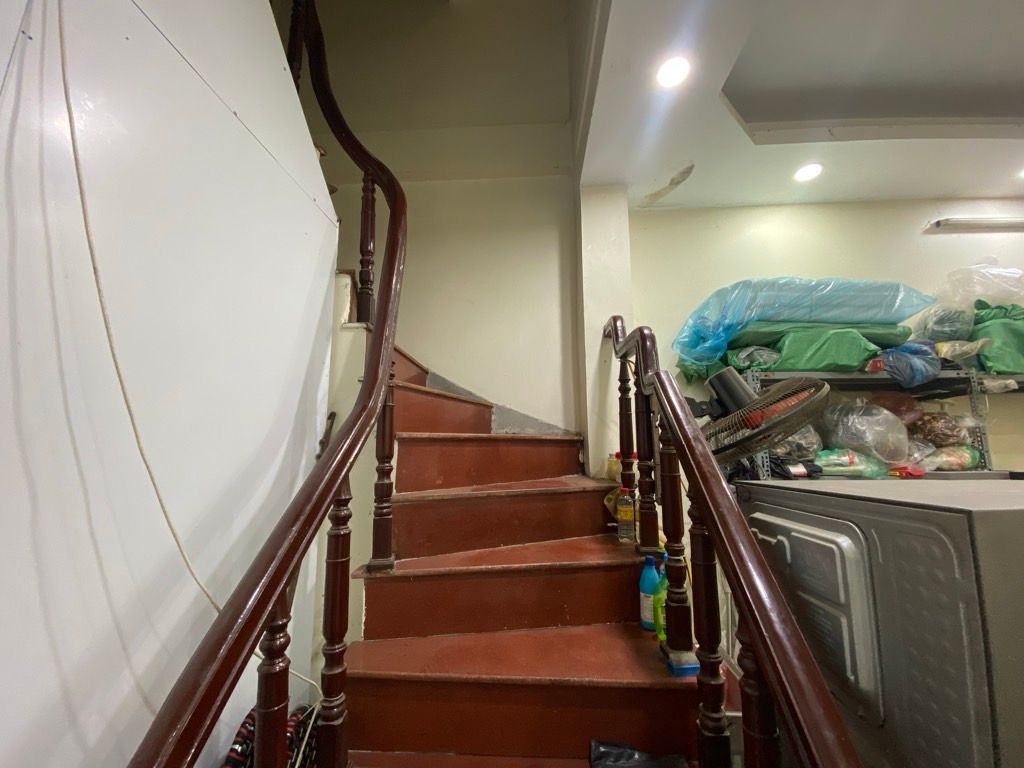 Bán nhà Nguyễn Trãi - diện tích 35.7m2 4 tầng - ô tô tránh - giá 10,5 tỷ