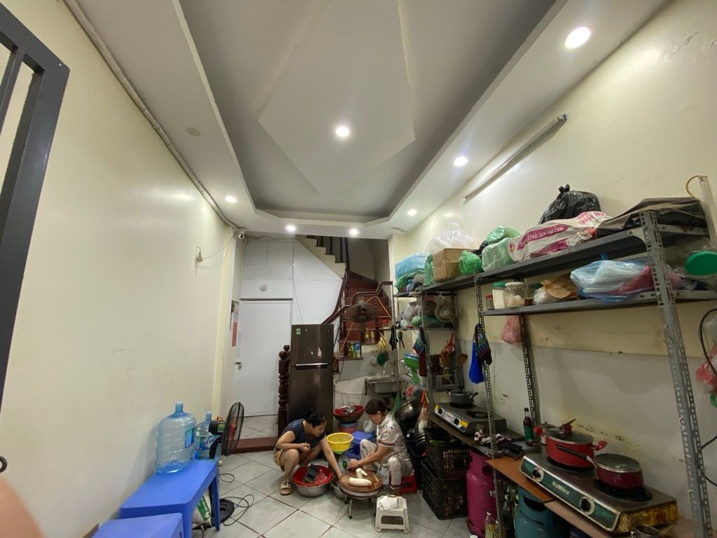 Bán nhà Nguyễn Trãi - diện tích 35.7m2 4 tầng - ô tô tránh - giá 10,5 tỷ