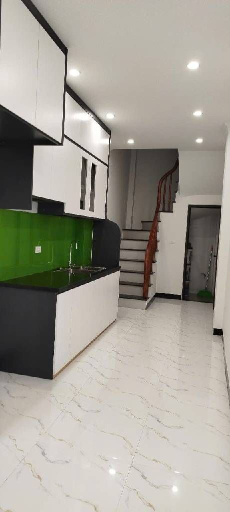 Bán nhà Nguyễn Khoái - diện tích 29.5m2 4 tầng - Ô tô qua nhà - giá 6,8 tỷ