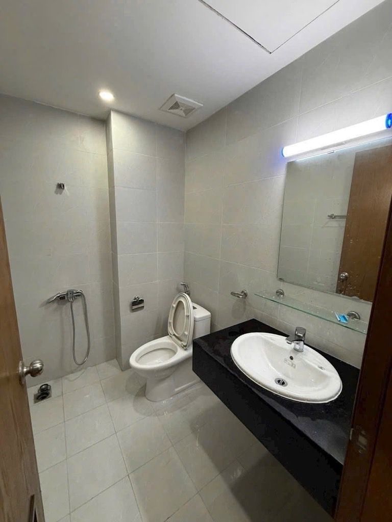 Bán nhà Trần Hoà - diện tích 82m2 1 tầng - Chung cư mới, chủ còn chưa ở - giá 6,4 tỷ