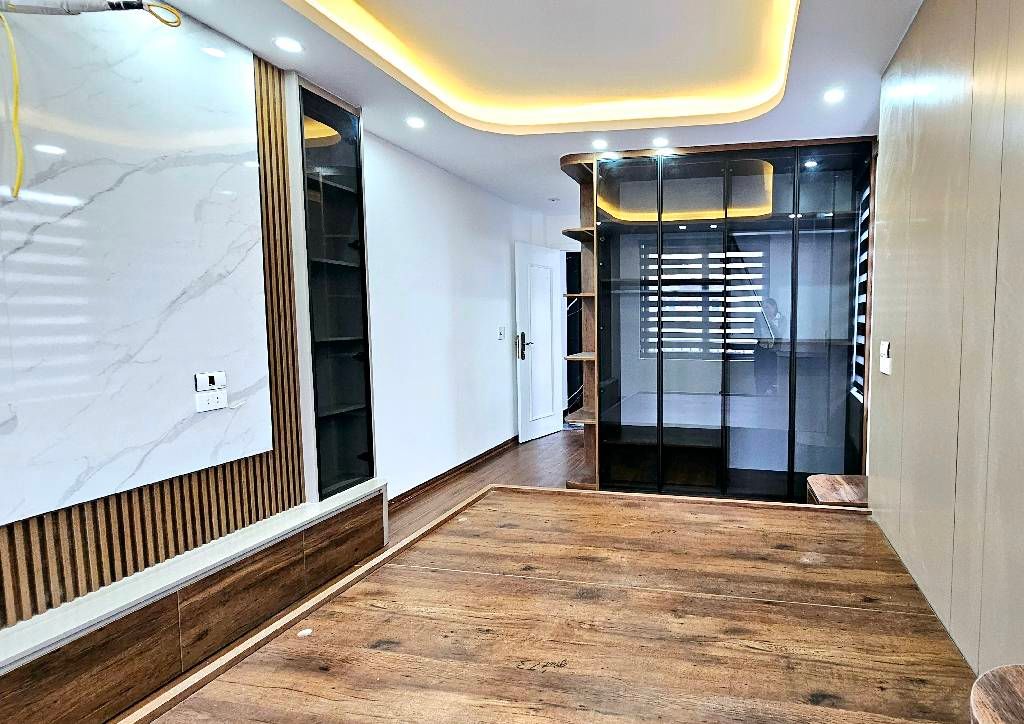 Bán nhà Ngõ Trại Cá - diện tích 31m2 6 tầng - Lô góc, thang máy - giá 9,9 tỷ