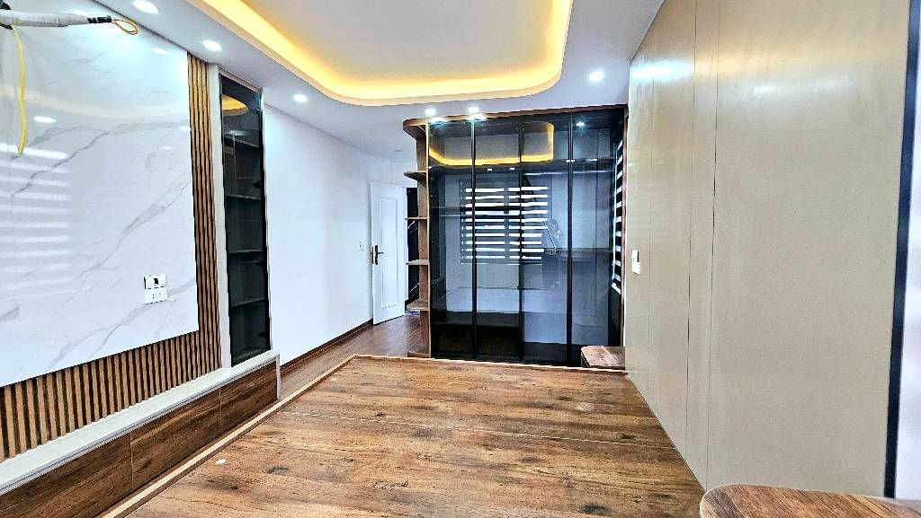 Bán nhà Ngõ Trại Cá - diện tích 31m2 6 tầng - Lô góc, thang máy - giá 9,9 tỷ