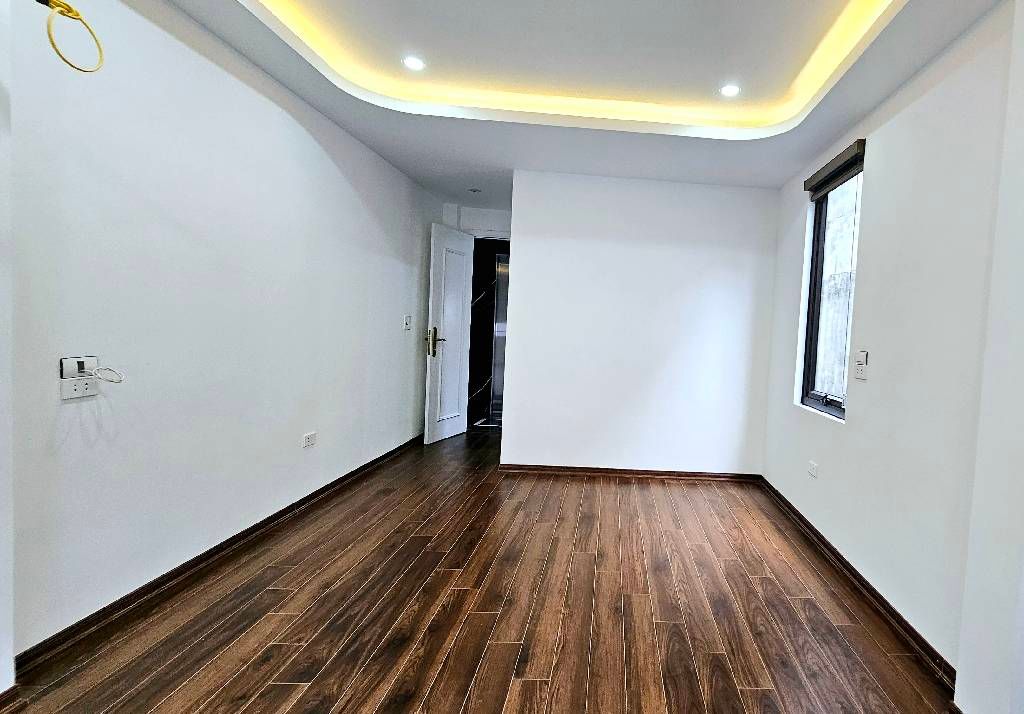 Bán nhà Ngõ Trại Cá - diện tích 31m2 6 tầng - Lô góc, thang máy - giá 9,9 tỷ