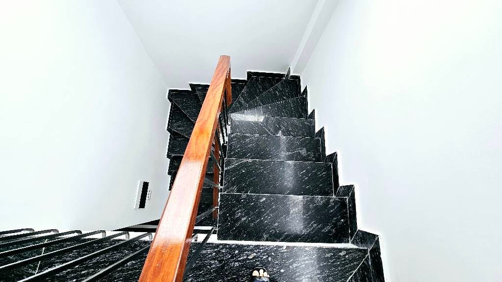 Bán nhà Ngõ Trại Cá - diện tích 31m2 6 tầng - Lô góc, thang máy - giá 9,9 tỷ