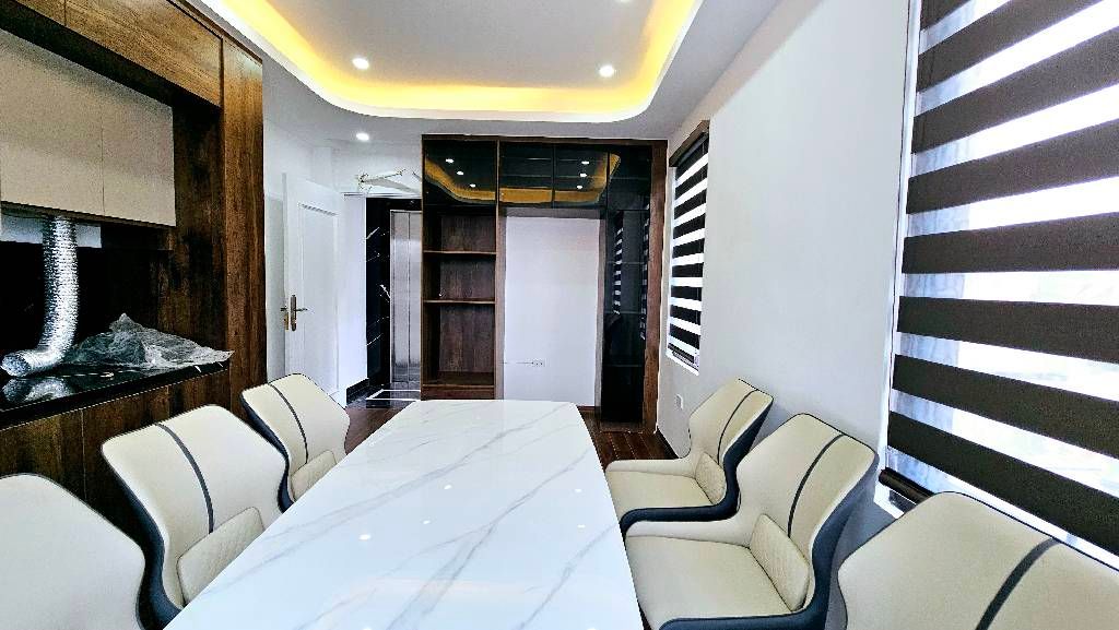 Bán nhà Ngõ Trại Cá - diện tích 31m2 6 tầng - Lô góc, thang máy - giá 9,9 tỷ