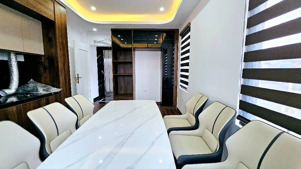 Bán nhà Ngõ Trại Cá - diện tích 31m2 6 tầng - Lô góc, thang máy - giá 9,9 tỷ