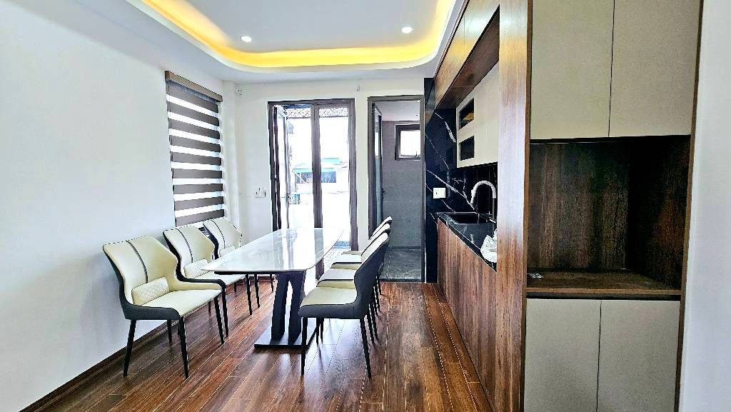 Bán nhà Ngõ Trại Cá - diện tích 31m2 6 tầng - Lô góc, thang máy - giá 9,9 tỷ