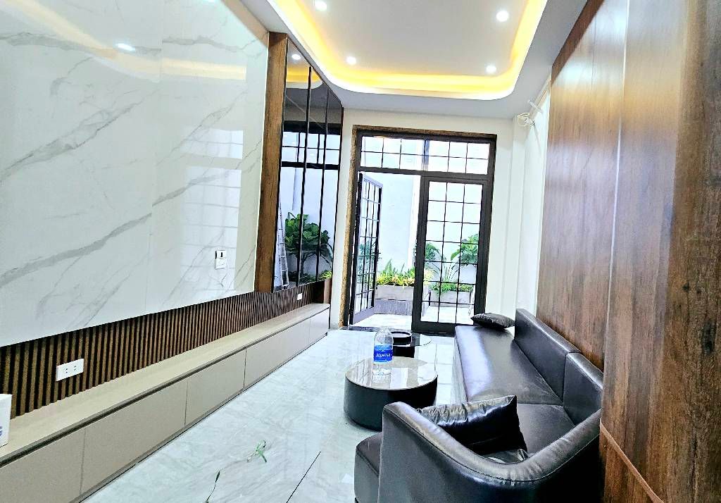 Bán nhà Ngõ Trại Cá - diện tích 31m2 6 tầng - Lô góc, thang máy - giá 9,9 tỷ