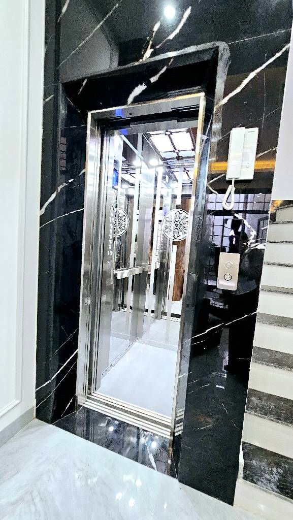 Bán nhà Ngõ Trại Cá - diện tích 31m2 6 tầng - Lô góc, thang máy - giá 9,9 tỷ