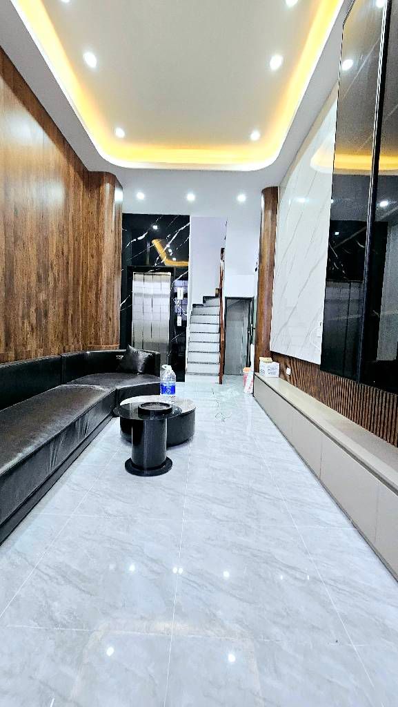 Bán nhà Ngõ Trại Cá - diện tích 31m2 6 tầng - Lô góc, thang máy - giá 9,9 tỷ