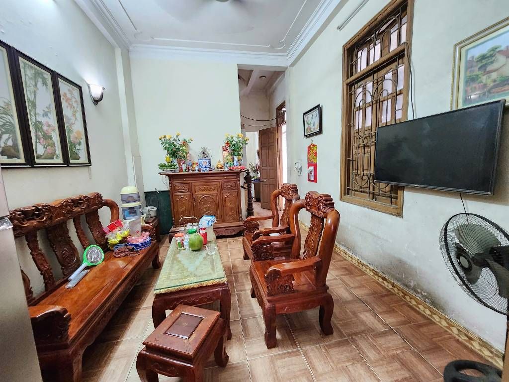 Bán nhà Tân Mai - diện tích 100m2 3 tầng - Mặt ngõ thông đường ôtô tránh - giá 18,5 tỷ