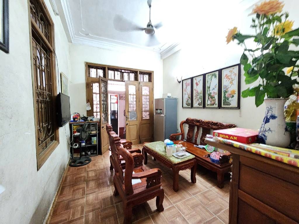 Bán nhà Tân Mai - diện tích 100m2 3 tầng - Mặt ngõ thông đường ôtô tránh - giá 18,5 tỷ