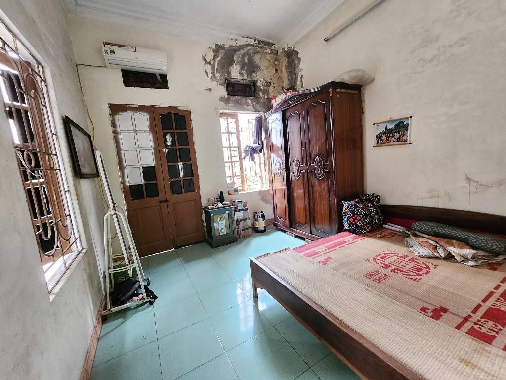 Bán nhà Tân Mai - diện tích 100m2 3 tầng - Mặt ngõ thông đường ôtô tránh - giá 18,5 tỷ