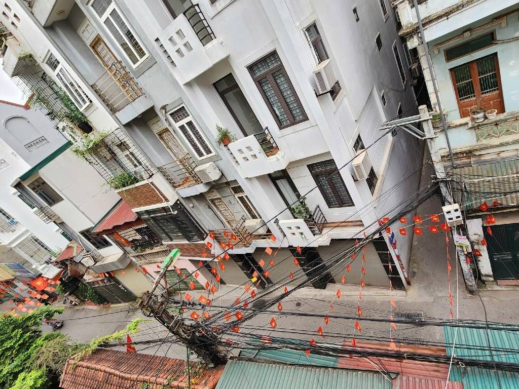 Bán nhà Tân Mai - diện tích 100m2 3 tầng - Mặt ngõ thông đường ôtô tránh - giá 18,5 tỷ