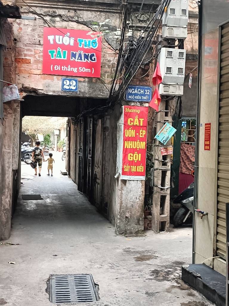 Bán nhà Kiến Thiết - diện tích 37.5m2 2 tầng - Lô góc, ô tô sát nhà - giá 0 tỷ