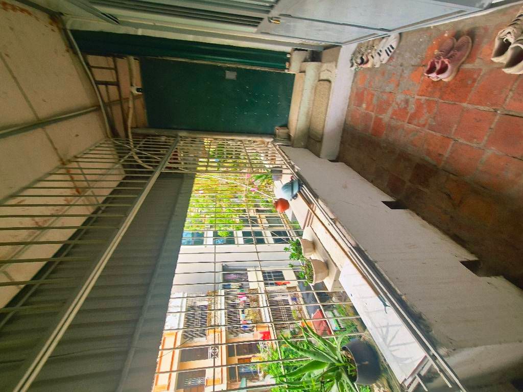 Bán nhà Chùa Bộc - diện tích 75m2 2 tầng - Ô tô đỗ chân tòa nhà - giá 5,5 tỷ