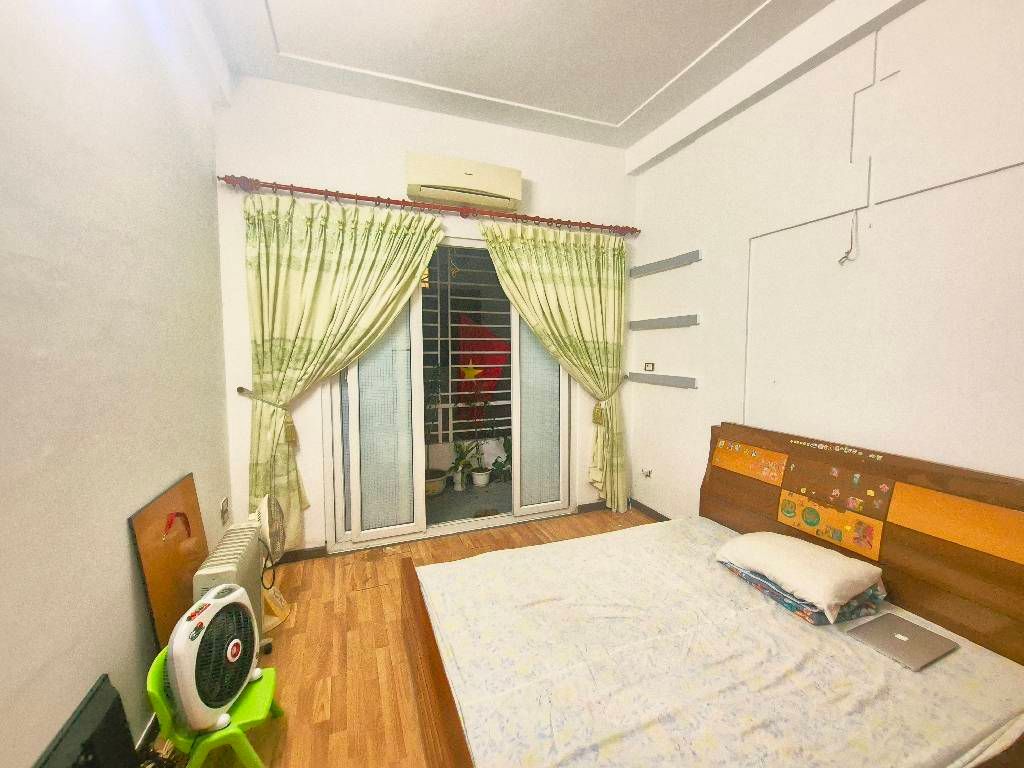 Bán nhà Thịnh Quang - diện tích 41m2 4 tầng - ô tô đỗ cửa - giá 15,9 tỷ