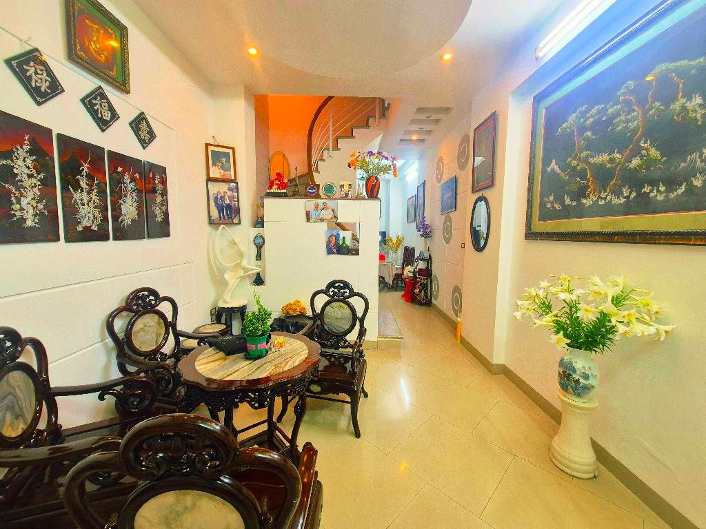 Bán nhà Thịnh Quang - diện tích 41m2 4 tầng - ô tô đỗ cửa - giá 15,9 tỷ