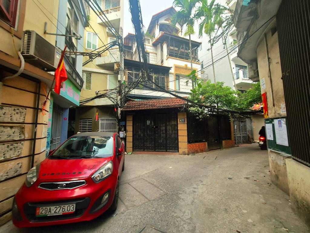 Bán nhà Thịnh Quang - diện tích 41m2 4 tầng - ô tô đỗ cửa - giá 15,9 tỷ