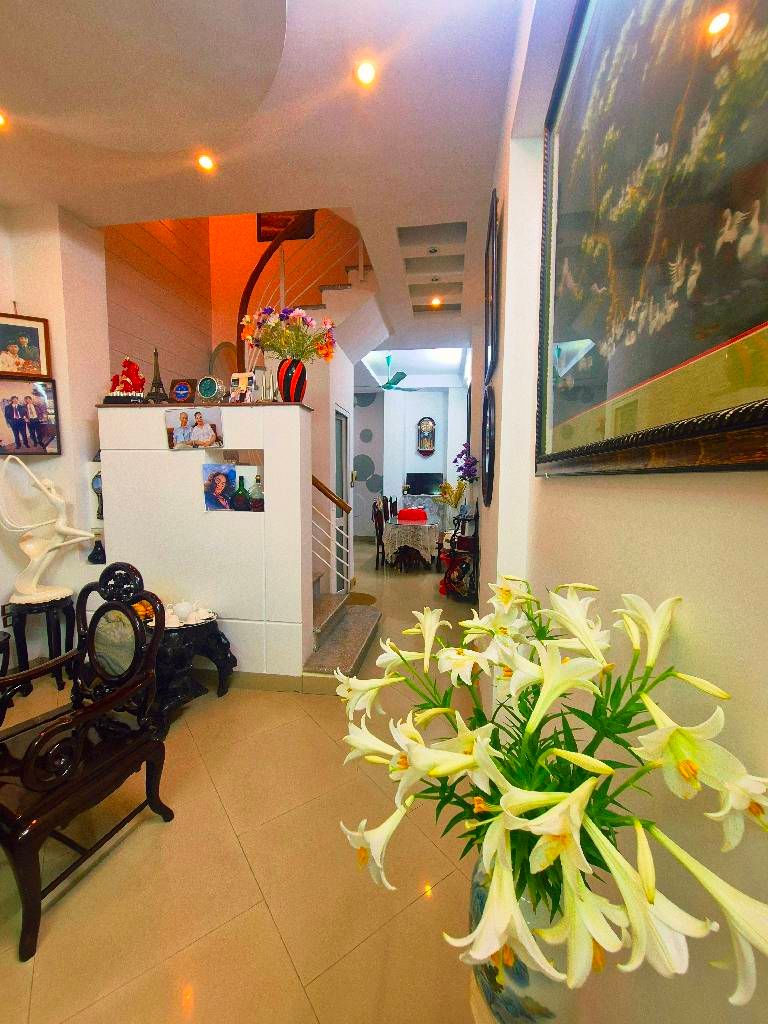 Bán nhà Thịnh Quang - diện tích 41m2 4 tầng - ô tô đỗ cửa - giá 15,9 tỷ