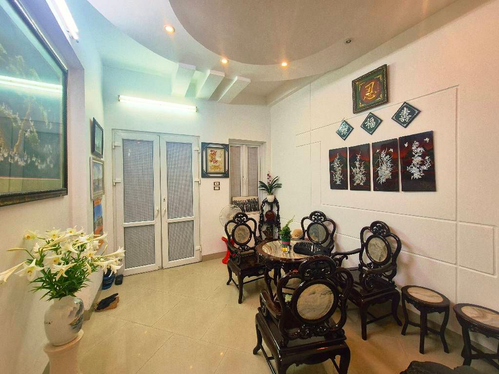 Bán nhà Thịnh Quang - diện tích 41m2 4 tầng - ô tô đỗ cửa - giá 15,9 tỷ