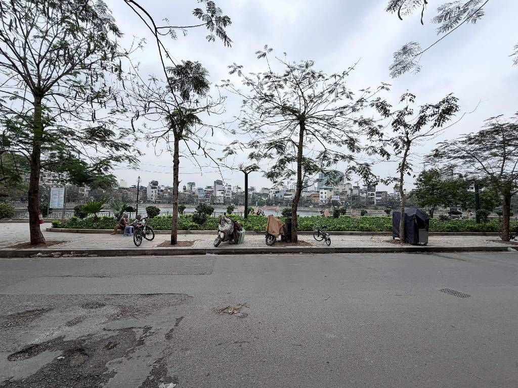 Bán nhà Văn Chương - diện tích 62m2 3 tầng - Mặt hồ, kinh doanh mọi loại hình - giá 18 tỷ