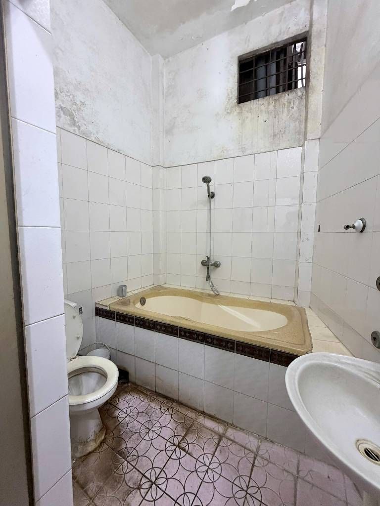 Bán nhà Văn Chương - diện tích 62m2 3 tầng - Mặt hồ - giá 18 tỷ