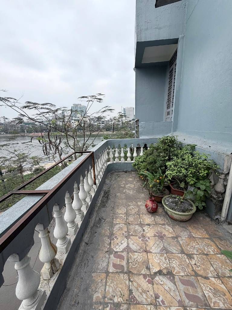 Bán nhà Văn Chương - diện tích 62m2 3 tầng - Mặt hồ - giá 18 tỷ