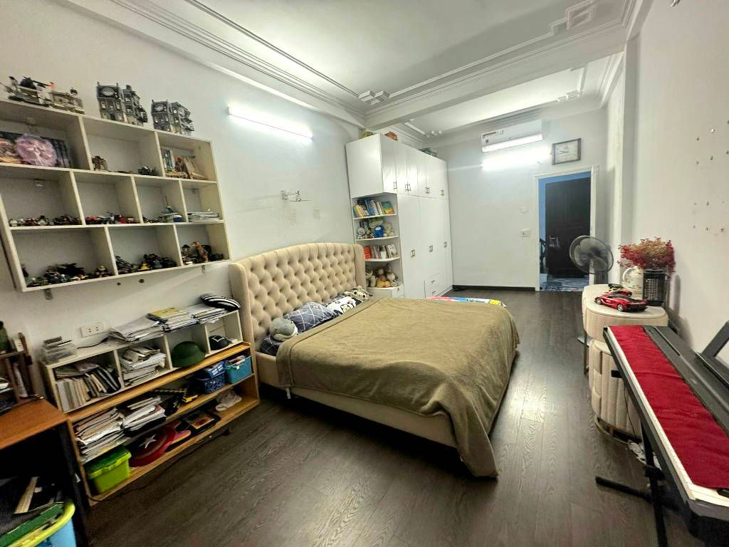 Bán nhà Hoàng Đạo Thành - diện tích 43m2 5 tầng - ngõ thông ô tô qua - giá 15 tỷ